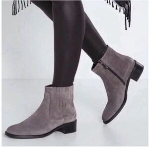 Aquatalia Oribella Women’s Grey Suede Ankle Boots with Side Zip Size 9